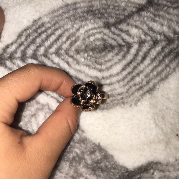 Ring - Picture 3 of 3